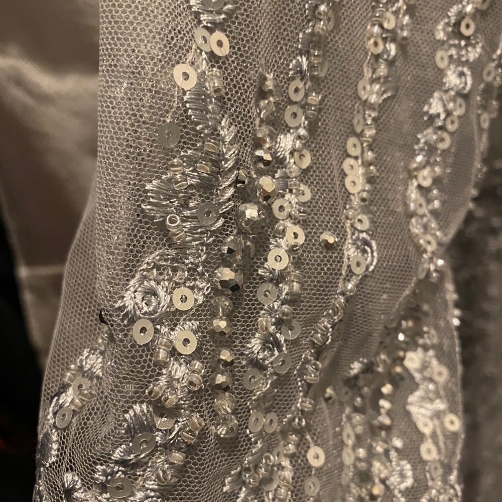 Elegant formal dress with detachable train. Brand new never been worn or altered - Picture 7 of 7